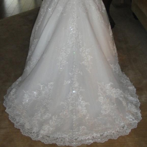 Allure Romance Wedding Dress💘 - Picture 8 of 8